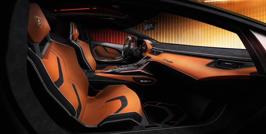 Интерьер Lamborghini Sian 2019 года  (фото 8 из 18)
